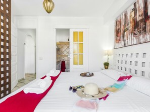 2 chambres, fer et planche à repasser, accès Internet, draps fournis