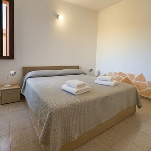 2 bedrooms, desk, iron/ironing board, travel crib - SARDAGNE SAUVAGE - VIEW OF THE DUNES AND THE SEA AT 600M (Arbus)