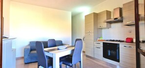 Fridge, microwave, oven, stovetop - SARDAGNE SAUVAGE - VIEW OF THE DUNES AND THE SEA AT 600M (Arbus)