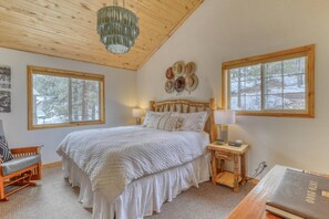 4 bedrooms, iron/ironing board, free WiFi, bed sheets