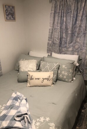 2 bedrooms, desk, iron/ironing board, travel cot - Relax and Unwind at Lake O' the Pines  (Ore City)