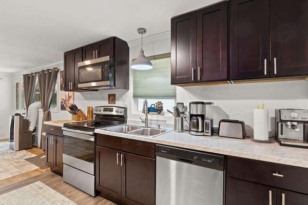 Frigorífic, microones, forn i placa de cuina