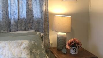 2 Schlafzimmer, Schreibtisch, Bügeleisen/Bügelbrett, Reisekinderbett