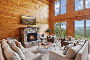 Smart TV, caminetto, tavolo da calcetto