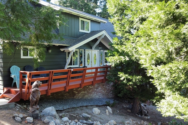 Front deck, great for enjoying coffee in the morning or chatting with friends