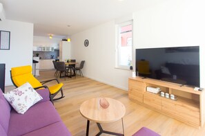 Fernseher, Stereoanlage