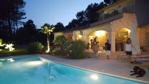 A swimming pool with a stone house in the background. - 2 apartments in a beautiful, quiet property between vineyards and the sea. Large swimming pool (LES ARCS)