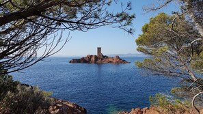 A coastal view with a rocky island featuring a tower. - 2 apartments in a beautiful, quiet complex nestled between vineyards and the sea. Large Swimming Pool (LES ARCS)