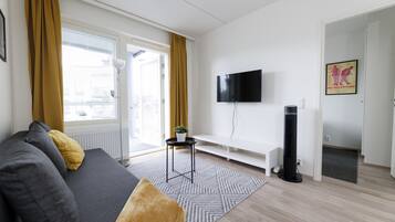 Appartement Standard, 2 chambres | Salle de séjour | Télévision LED de 40 pouces avec chaßnes par cùble, télévision
