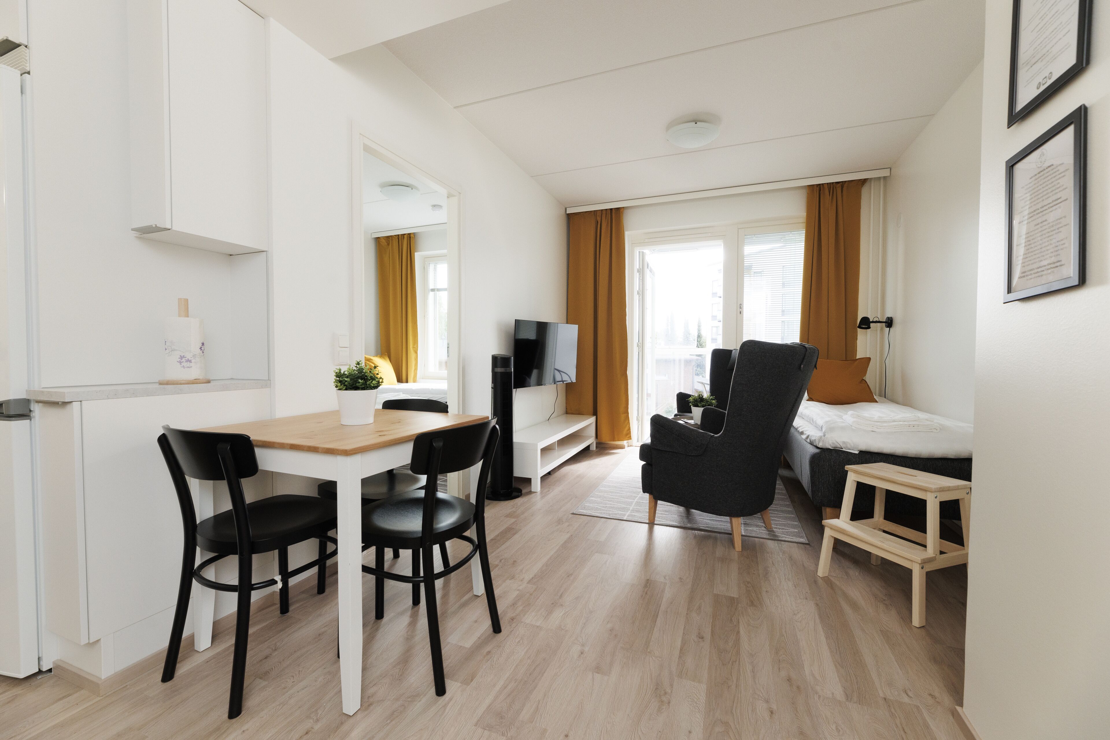 Standard Apartment, 1 Bedroom, Balcony | In-room dining