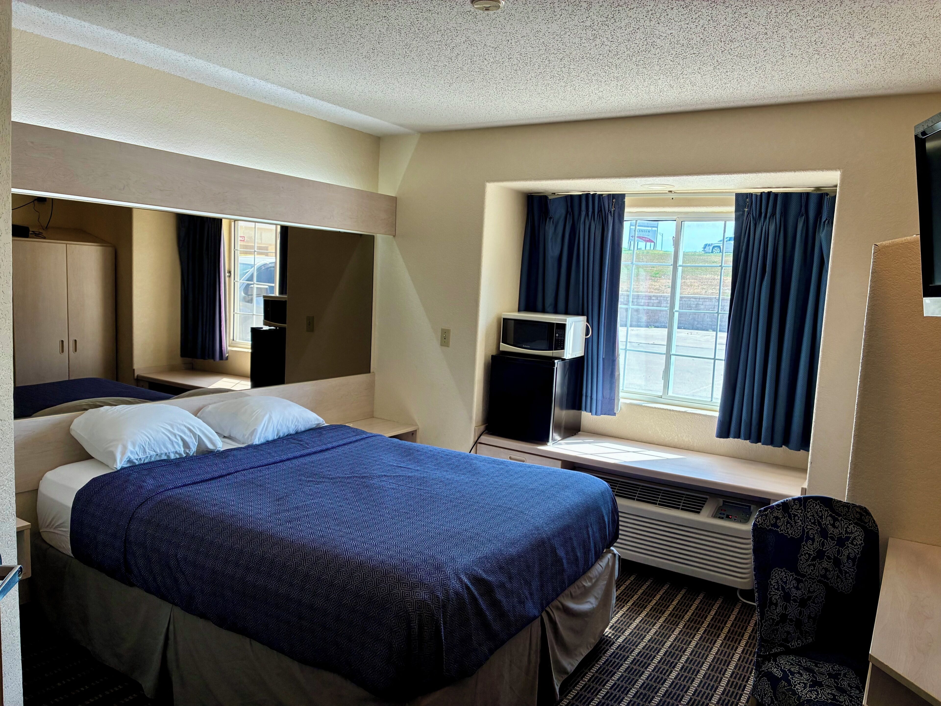 Basic Single Room | Iron/ironing board, WiFi (free), bed sheets