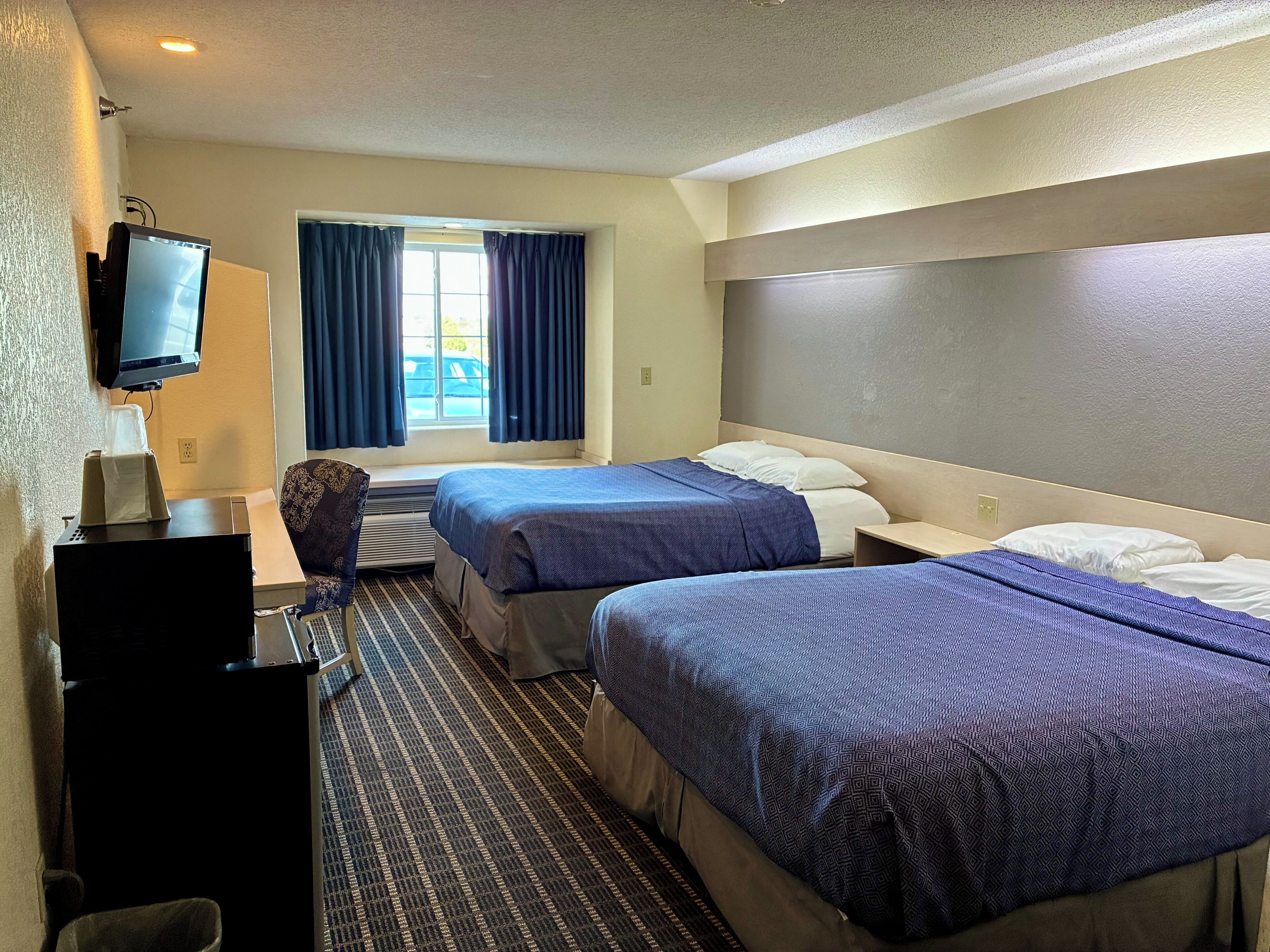 Iron/ironing board, WiFi (free), bed sheets