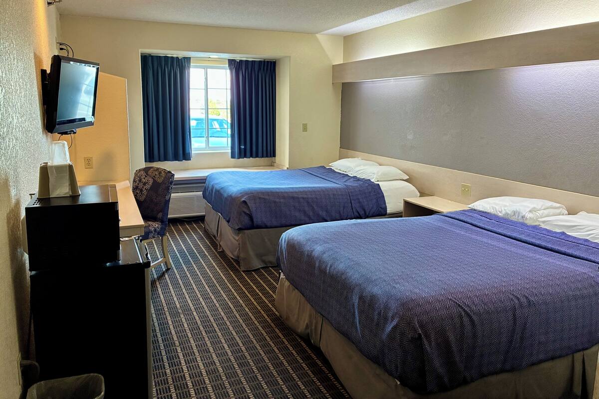 Iron/ironing board, WiFi (free), bed sheets