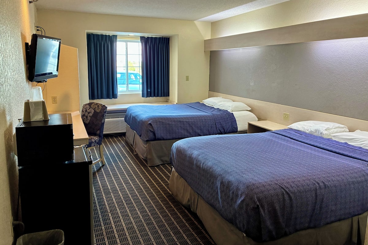 Iron/ironing board, WiFi (free), bed sheets