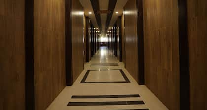 Metropolis Hotel