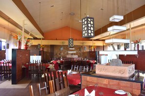 Daily buffet breakfast (INR 200 per person) - Metropolis Hotel (Hubli)