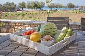 تناول الطعام بالخارج