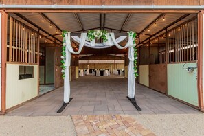 Outdoor banquet area - 99 Palms Event Venue: Barn, grass, pool, games, 6 beds (Glendale)