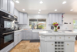 Fridge, microwave, oven, stovetop - 99 Palms Event Venue: Barn, grass, pool, games, 6 beds (Glendale)