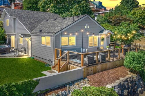 Waterview 4BR Home w/Hot Tub, Spa Bath & Game Room