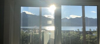 Gorgeous new, 1 bd luxury  apt, offering stunning views of the mountains and bay