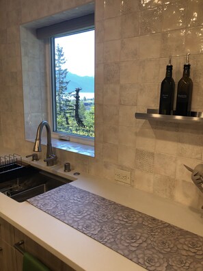 Fridge, microwave, oven, stovetop - Gorgeous new, 1 bd luxury  apt, offering stunning views of the mountains and bay (Seward)