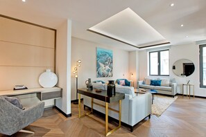 Interior - 3-bed Deluxe 517 (London)