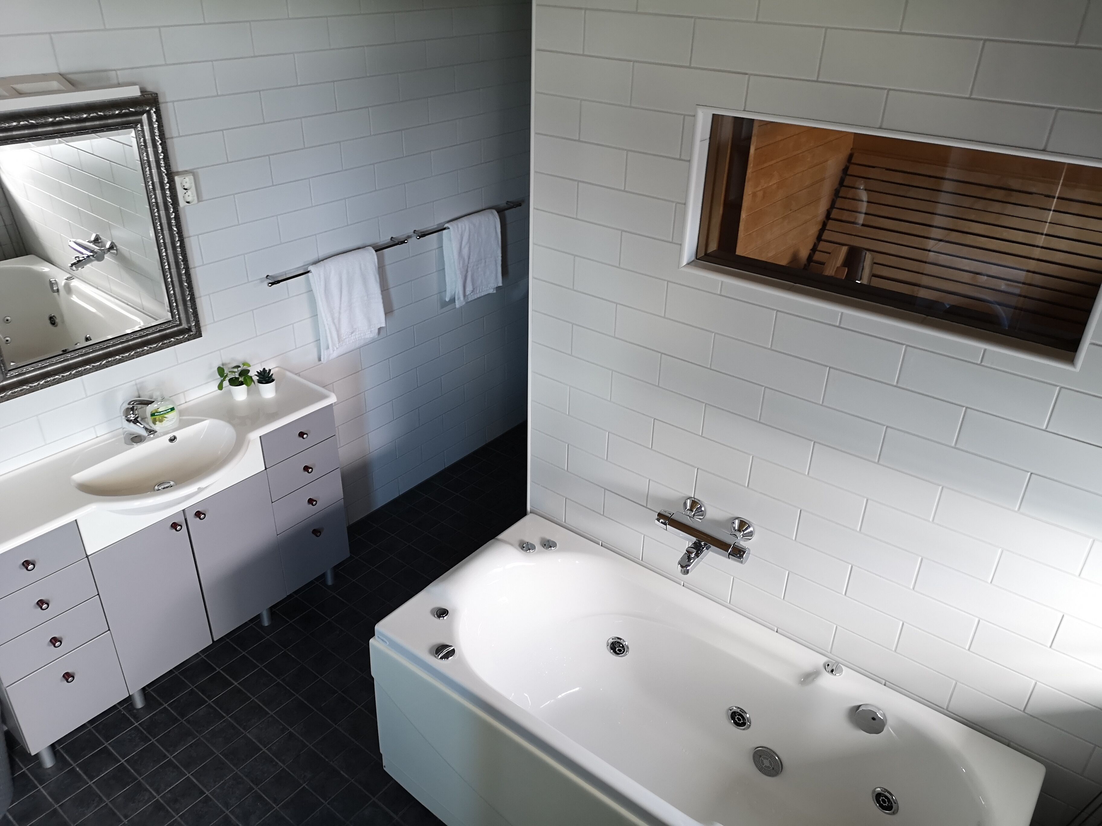 Penthouse | Bathroom | Bidet, towels, soap