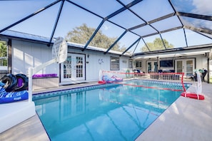 A heated pool - Luxe Jupiter Home w/ Pool House, Near Golf & Beach (Jupiter)