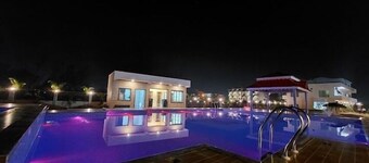 Llyods Beach Resort