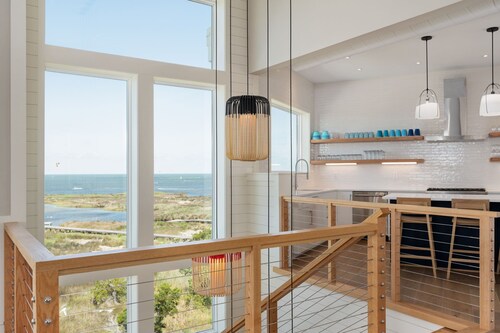 Amazing Newly Built Modern Home w/ Saltwater Pool - Simply the best!