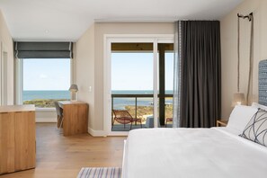 6 bedrooms, desk, iron/ironing board, free WiFi