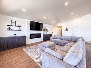 Smart TV, fireplace