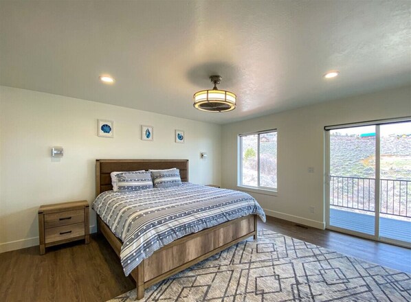 4 bedrooms, iron/ironing board, free WiFi, bed sheets