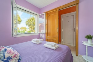 1 bedroom, iron/ironing board, free WiFi