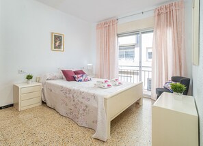 2 bedrooms, iron/ironing board, WiFi - 2025-POETA MARQUINA Apartment with 3 bedrooms (Rosas / Roses)