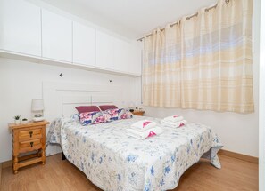 1 slaapkamer, een strijkplank/strijkijzer, wifi (toeslag)
