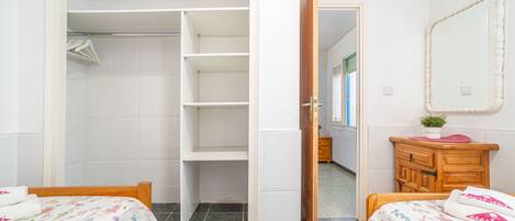 4 habitaciones, tabla de planchar con plancha y wifi