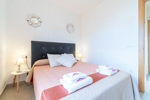 1 dormitorio, tabla de planchar con plancha, wifi