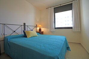 1 habitación, tabla de planchar con plancha y wifi 