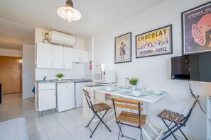 Fridge, microwave, dishwasher, coffee/tea maker
