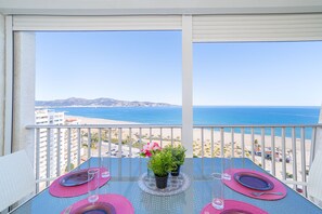Outdoor dining - 0115-MANHATTAN  Studio with seaview (Empuriabrava)