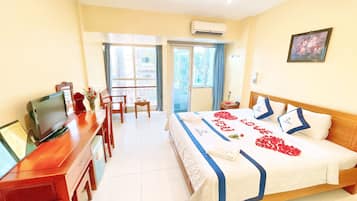 Deluxe Double Room, 1 King Bed, Balcony | Premium bedding, Tempur-Pedic beds, desk, soundproofing