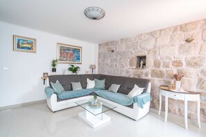 Nhà (Three Bedroom Holiday Home with Swimm) | Nội thất