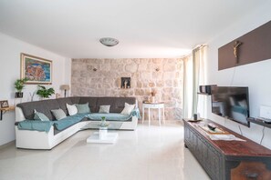 House (Three Bedroom Holiday Home with Swimm) | Bahagian dalam