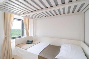 House (Three Bedroom Holiday Home with Swimm) | 3 bedrooms, WiFi