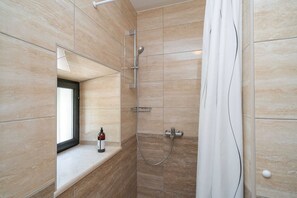 House (Three Bedroom Holiday Home with Swimm) | Bathroom