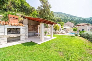 Nhà (Three Bedroom Holiday Home with Swimm) | Ngoại thất
