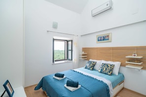 Nhà (Three Bedroom Holiday Home with Swimm) | 3 phòng ngủ, truy cập Internet không dây 