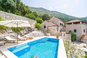 House (Three Bedroom Holiday Home with Swimm) | Pool | Outdoor pool, pool umbrellas, pool loungers - Holiday Home Majkovi (Dubrovacko Primorje)